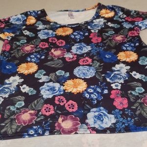 Lularoe t- shirt